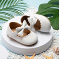 Load image into Gallery viewer, Retro New Newborn Baby Walking Shoes Spring Autumn Solid Color Bow
