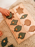 Load image into Gallery viewer, QToys Australia Leaf puzzle
