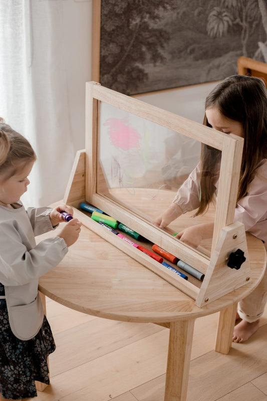 QToys Australia (USA) 4 IN 1 TABLE EASEL