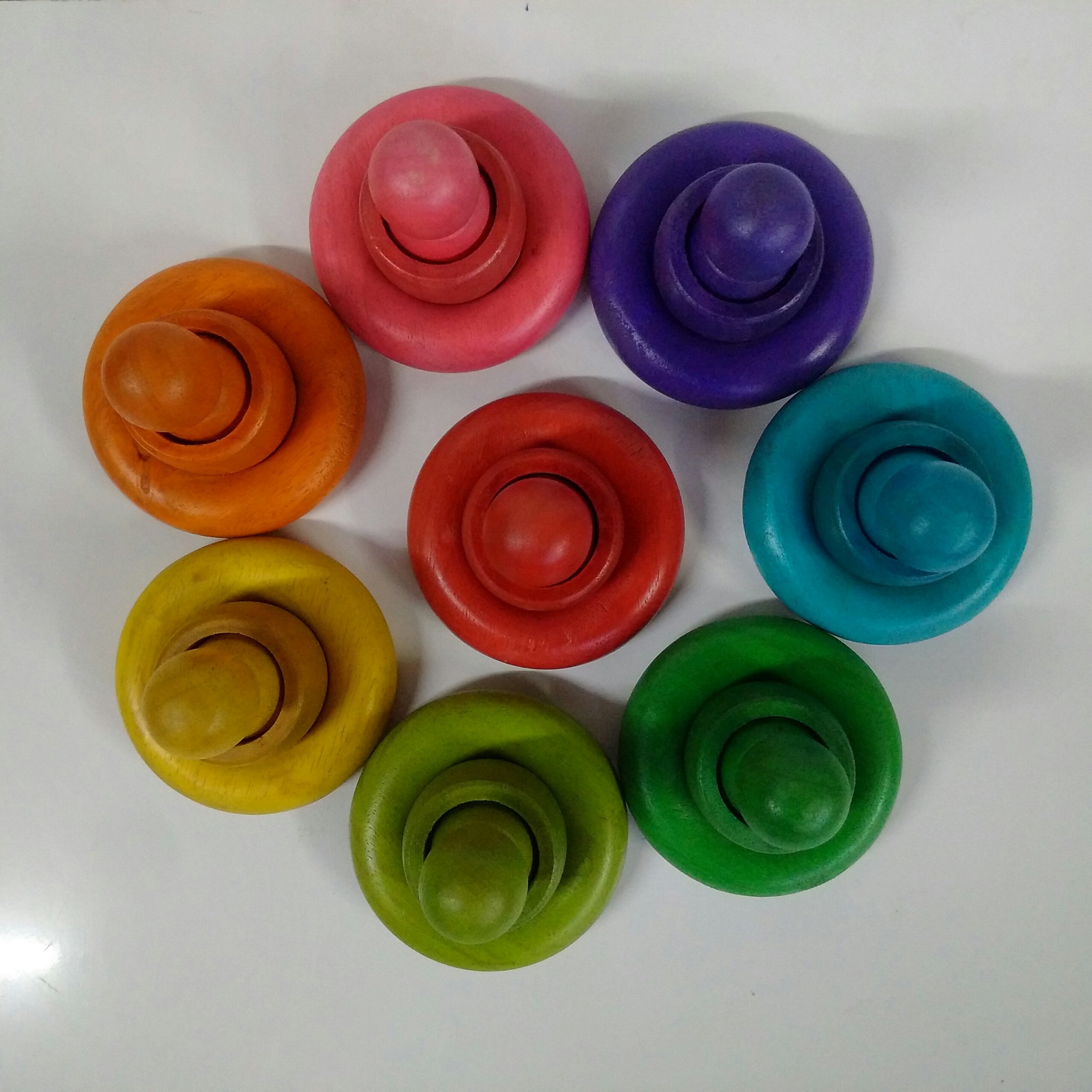 QToys Australia (USA) RAINBOW PEOPLE CUPS AND RINGS