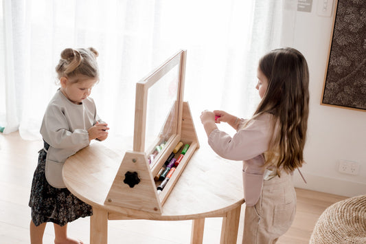 QToys Australia (USA) 4 IN 1 TABLE EASEL