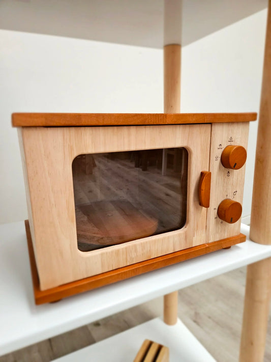 QToys Australia (USA) Wooden Microwave Oven